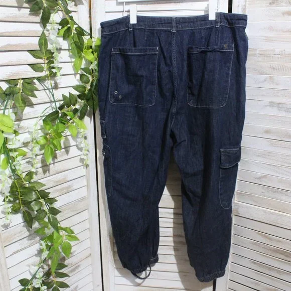 PILCRO Seamed Sport Low-Rise Cargo Jeans - Picture 11 of 15